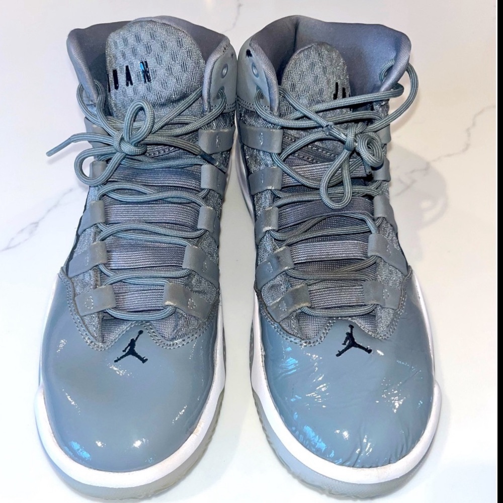 Nike Air Jordan Max Aura Men's/Teens Shoes Size 8.5 Cool Grey AQ9084 010